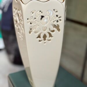 LenoxElegant Cream Ceramic Vase
